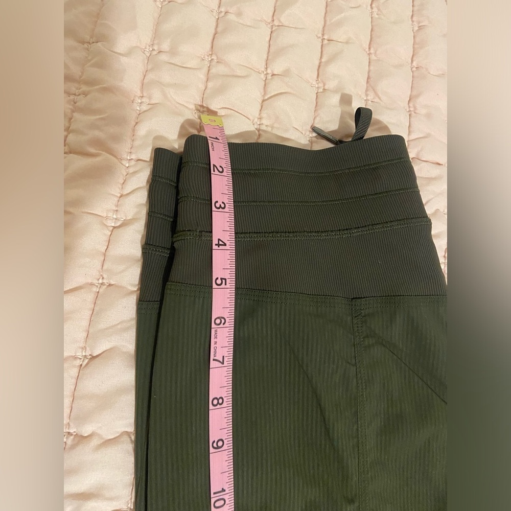 Lululemon pants - Picture 9 of 10